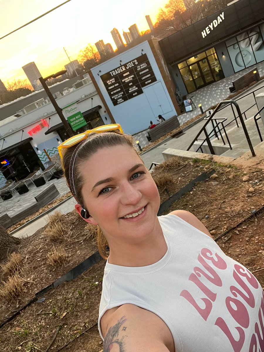 travel_run_lift's tweet image. Consistency got derailed.
I got sick.
I fell off routine.

And today I ran anyway.

Fall half marathon era begins now. 🍂🏃🏼‍♀️

Which would you pick: Indy Monumental, Cape Cod, San Antonio or Philly? 👀🤔 #runchat #runner