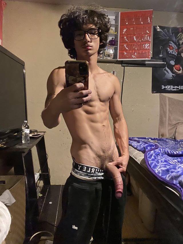 Bigdickroom_'s tweet photo. Bottoms retweet this for me 😏 https://t.co/aGgq9WFrUC
