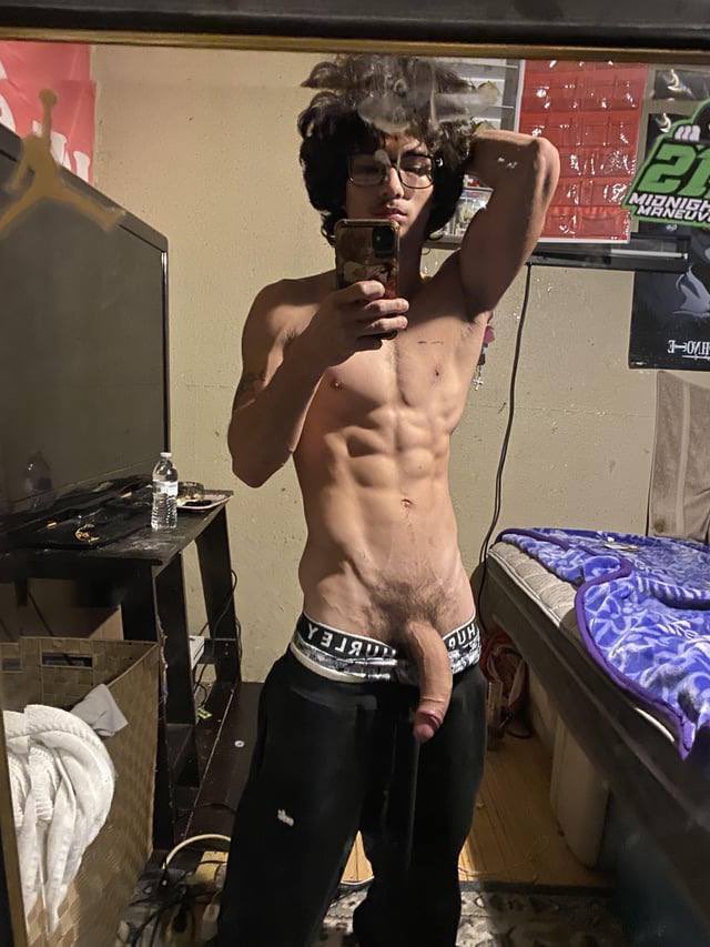 Bigdickroom_'s tweet photo. Bottoms retweet this for me 😏 https://t.co/aGgq9WFrUC