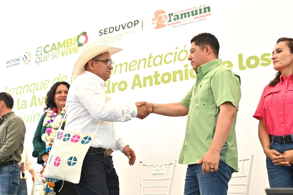 ¡Pero el bulevard Pedro Antonio de los Santos que iniciamos no es lo único que viene para Tamuín, ahijadxs! 🛣️

También les vamos a construir un parque tipo Tangamanga, nuevas escuelas y varios proyectos carreteros que van a conectar más a con toda la Huasteca. 

Porque antes