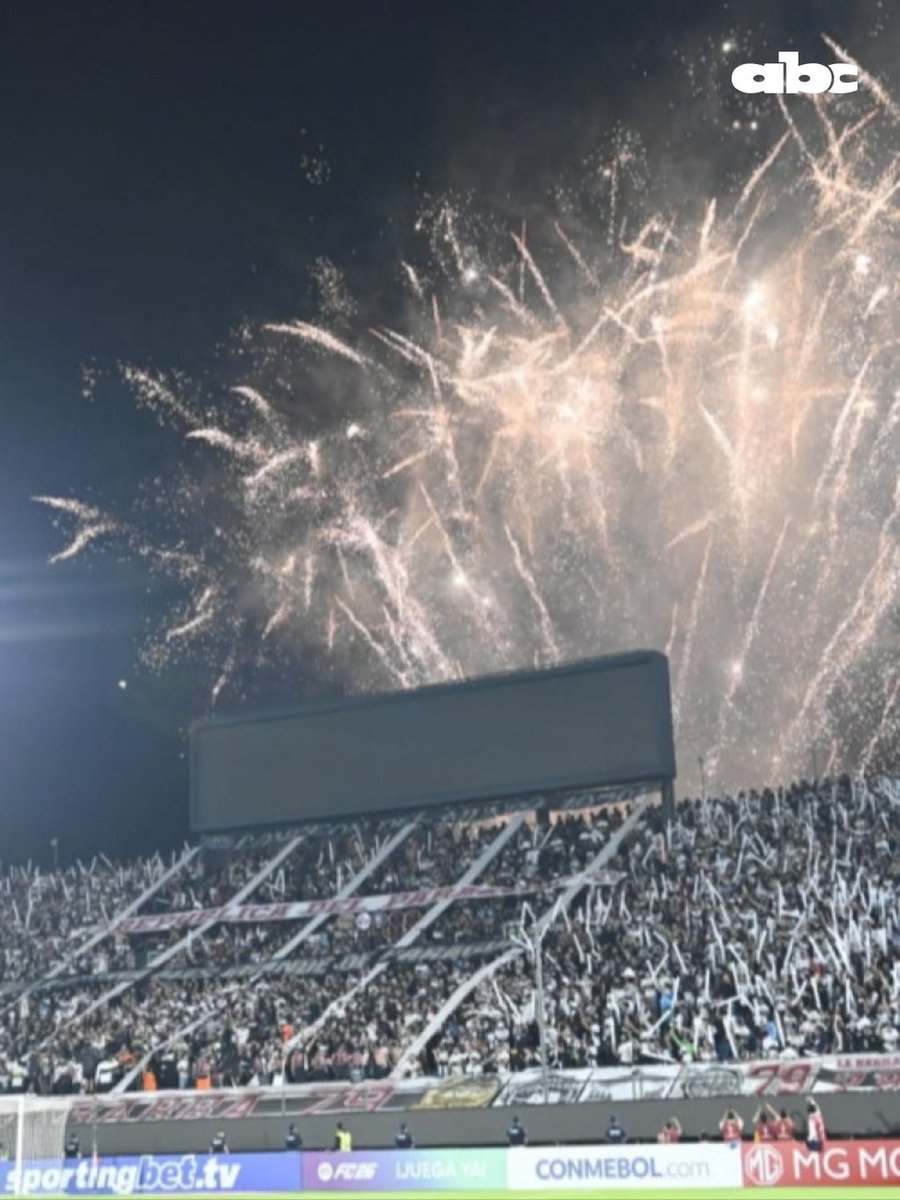 ABCDeportes's tweet photo. TREMENDO RECIBIMIENTO

🔶Impecable la organización de la hinchada de Olimpia para el recibimiento al equipo por la #SudamericanaXABC

🔴EN VIVO YOUTUBE: https://t.co/FaOACzEw1W 

✖️EN VIVO X: https://t.co/q348rgxLB9 https://t.co/6EGhgluStL