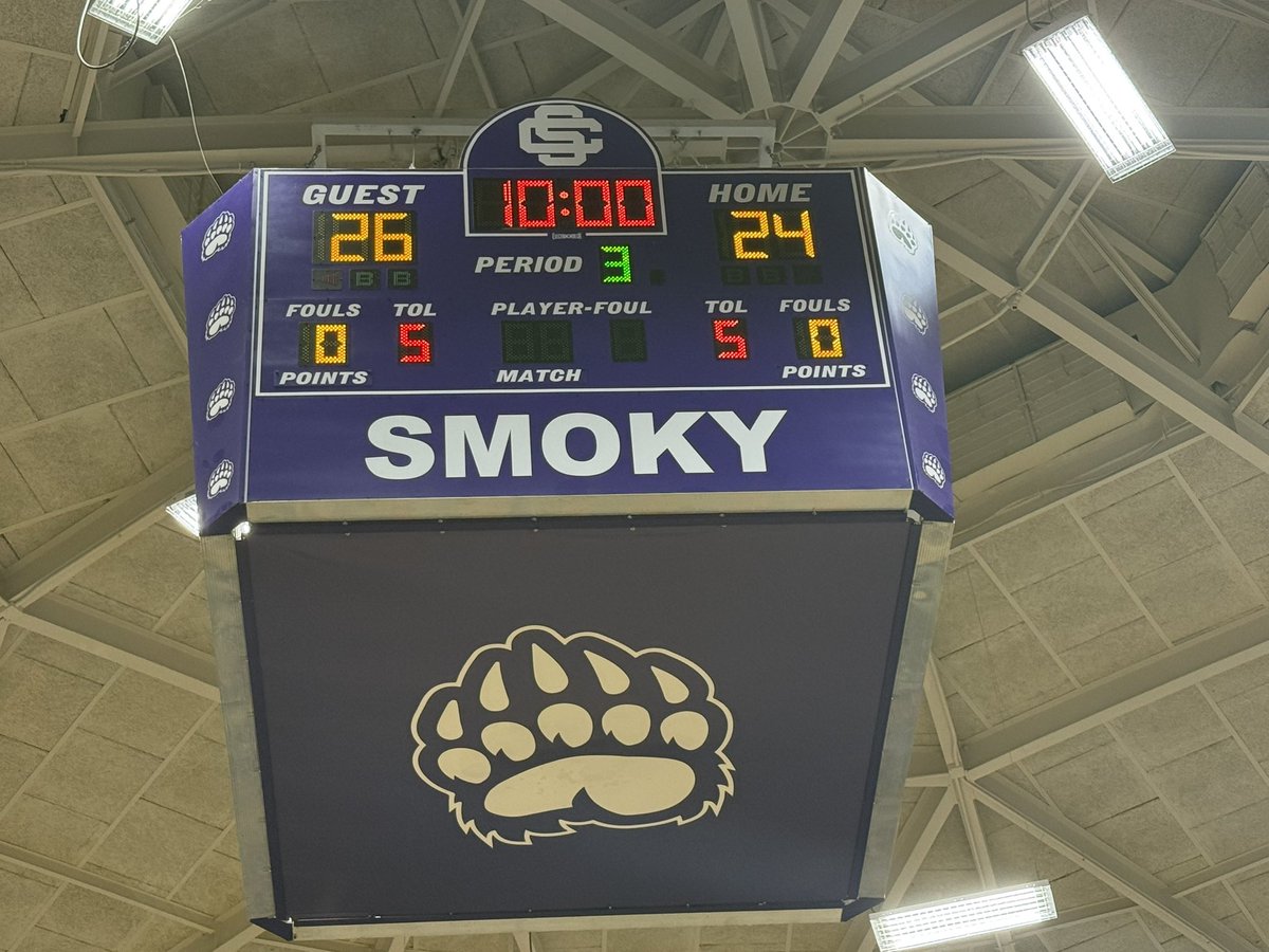 NathanRhea1982's tweet photo. The Sevier Co. #Bearettes trail the Mo. East Lady Canes 26-24 at the half of the Region 1-AAAA Championship Game.🏆SCHS is led by Kaliyah Burden (10) &amp; Mo. East is led by Hannah Hall (10).🏀@PGHTennessee @5StarPreps @prepxtra @PrepHoopsTN @PrepHoops @themtnpress @SmokySportsTN https://t.co/n5O98nrySb