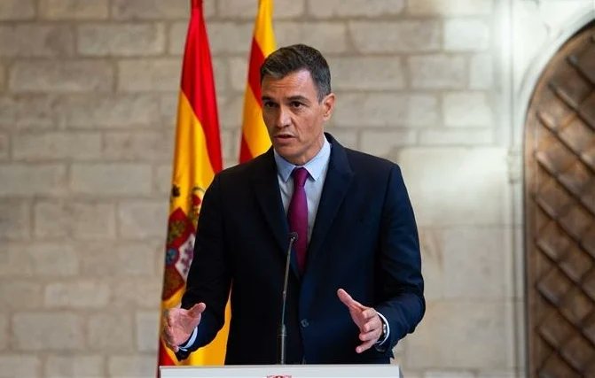 NationalNews_NG's tweet photo. Spain Rejects US Claim of Military Cooperation Against Iran
Spain has firmly denied claims from the United States that it agreed to cooperate with American military operations targeting Iran,...
Read more https://t.co/S0cFSFT8RI
#IranIsraelWar #SpainDoesNotSupportTrump #Israel https://t.co/ju6aNbbvrX