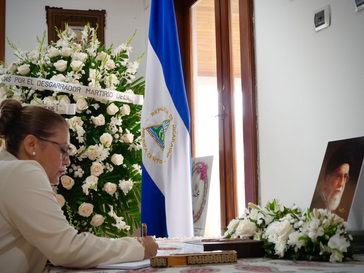 Representantes del GRUN visitaron la Embajada de la República Islámica de Irán en Managua, para participar en la Firma del Libro de Condolencias “En memoria del Ayatolá Ali Khamenei, Líder Supremo de la República Islámica de Irán y de los mártires de los actos de agresión"