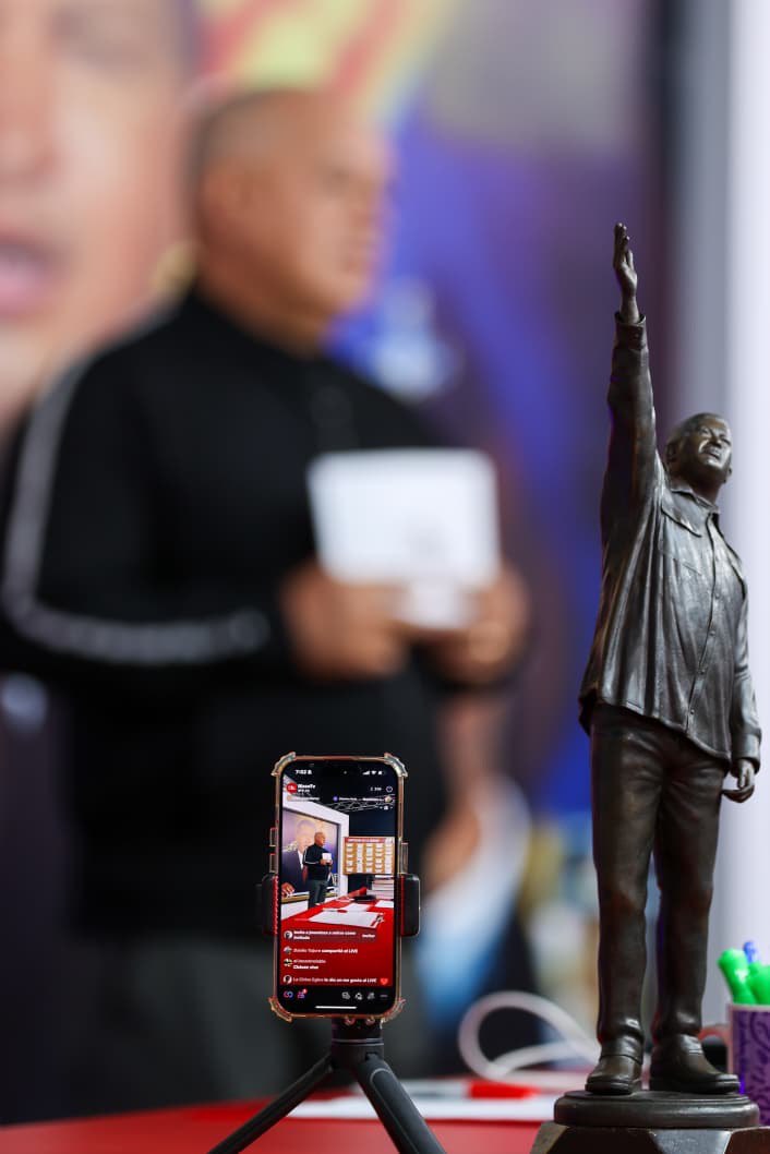 #ChávezPorAhoraYSiempre | #EnVivo <a href="/dcabellor/">Diosdado Cabello R</a>: Lo mejor que tiene el mes de marzo es  que este es el mes de de la mujer y (Hugo) Chávez ha sido y es precursor, al reconocer la importancia de la mujer, especialmente las dedicadas a labores en el hogar. Estaban escondidas detrás de