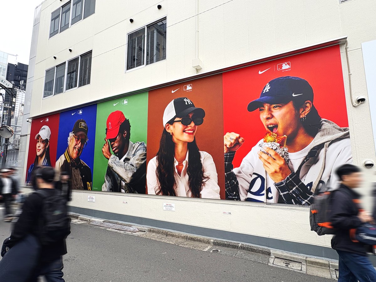 原宿・竹下口交差点の近くの媒体、WALL MALL HRJKに #Nike のポスター