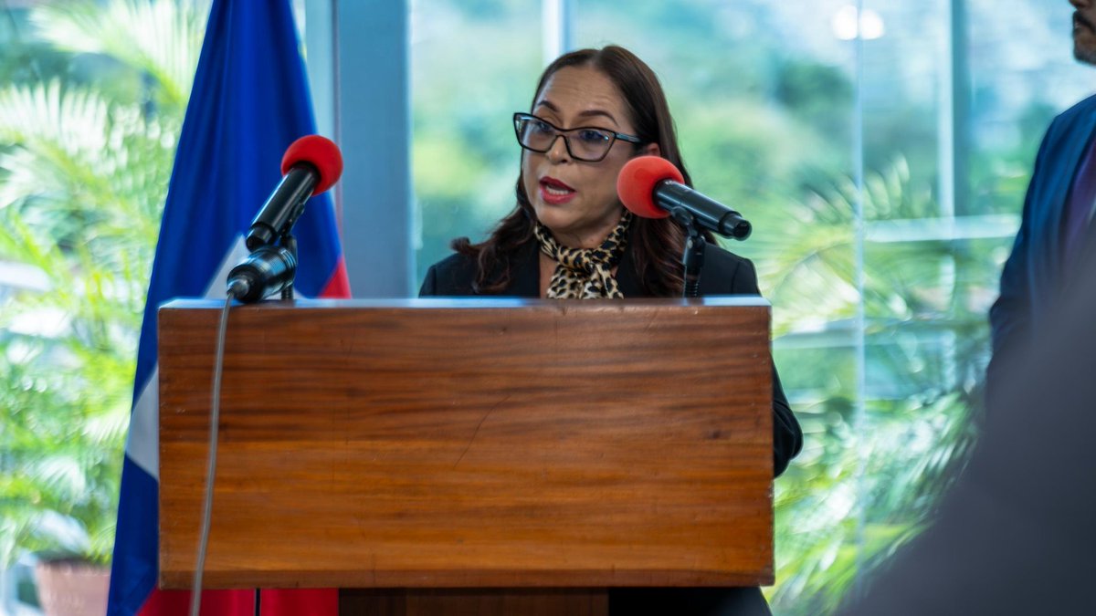 MAE_Haiti's tweet photo. Le Premier ministre, S.E.M. Alix Didier Fils-Aimé, a procédé, le mercredi 4 mars 2026, à la cérémonie officielle d’installation de la nouvelle Ministre des Affaires étrangères et des Cultes, Son Excellence Madame Raina Forbin, en présence du ministre sortant, S.E.M. Jean-Victor Harvel Jean-Baptiste, des directeurs généraux des Affaires étrangères et des Cultes, du personnel administratif ainsi que de hautes autorités de l’État.