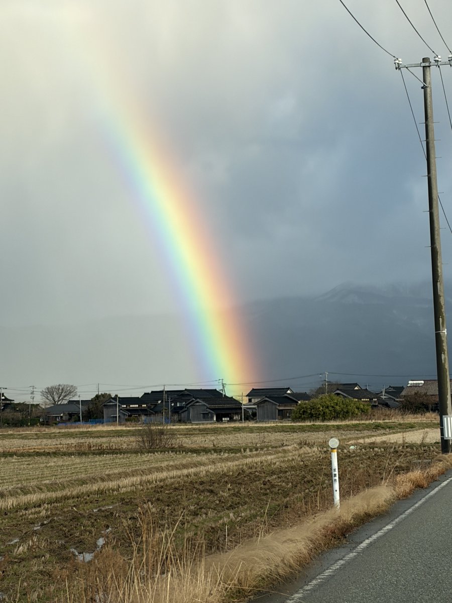 okesakanko's tweet photo. 今朝の佐渡　国仲平野です。
綺麗なコントラストでした！
　　ドライバーＫ https://t.co/w3mgRFHPtu