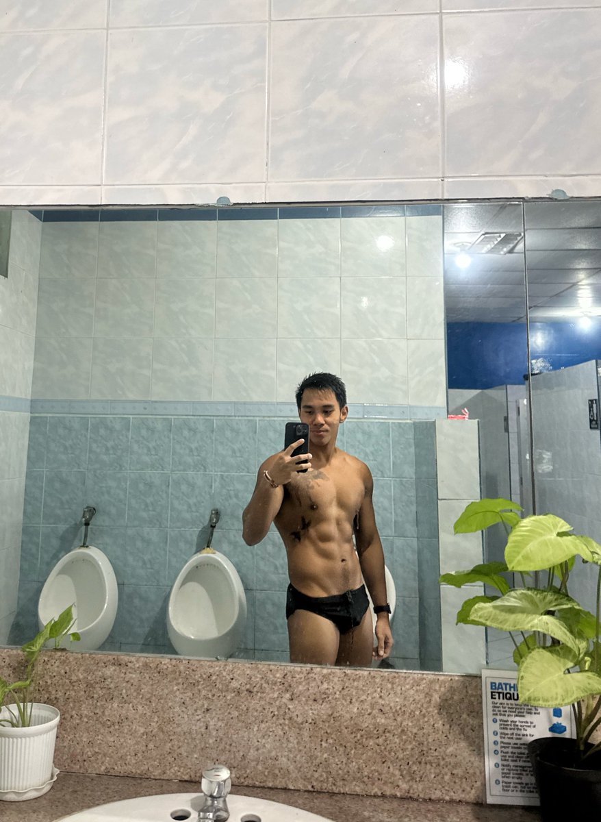 morenovaluemeal's tweet image. 3k swim today 🤝