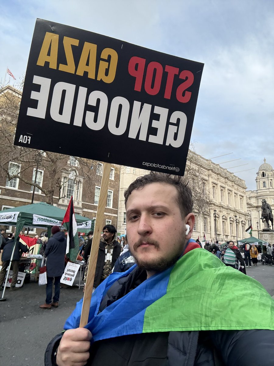 Kabyle_Solide's tweet photo. Quitte à diviser ma communauté, je préfère garder ceux qui n’ont pas le cœur enduit de haine, et mettre à la poubelle les Kabyles goys qui se prennent pour des juifs car ils sucent Israël #DanielSiadLeFDP

Contrairement à eux on n’oublie pas nos frères Kabyles de Palestine 🇵🇸❤️🇩🇿 https://t.co/Wp3p96EZPs