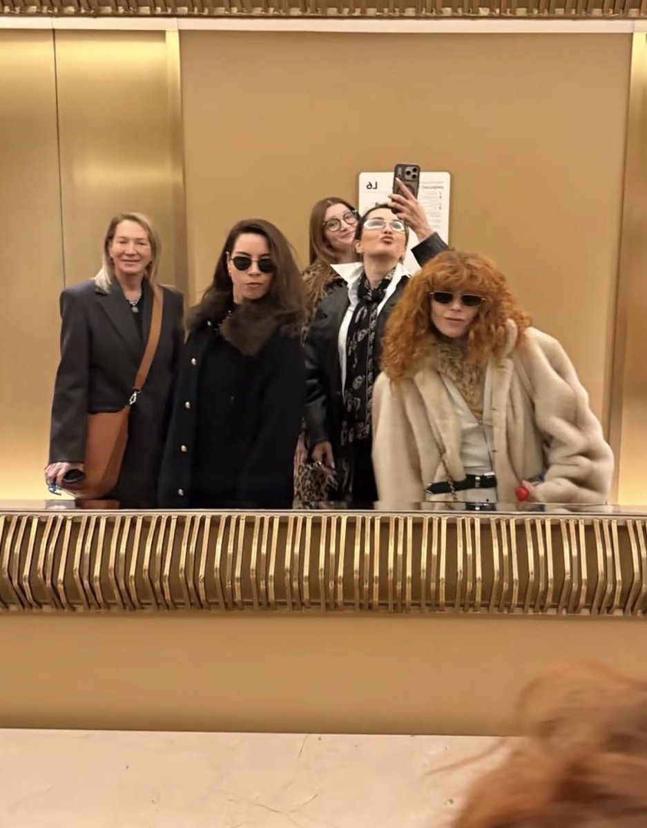 ˚⋆ H̲a̲r̲p̲e̲r̲ tweet media