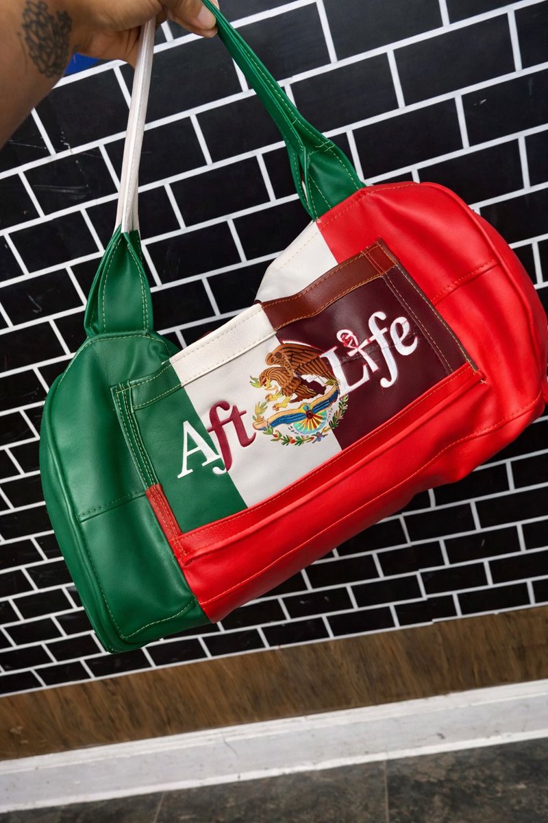 Jeffrooo_'s tweet photo. Yall like bags???? Come shop https://t.co/kV9dfrEIoR