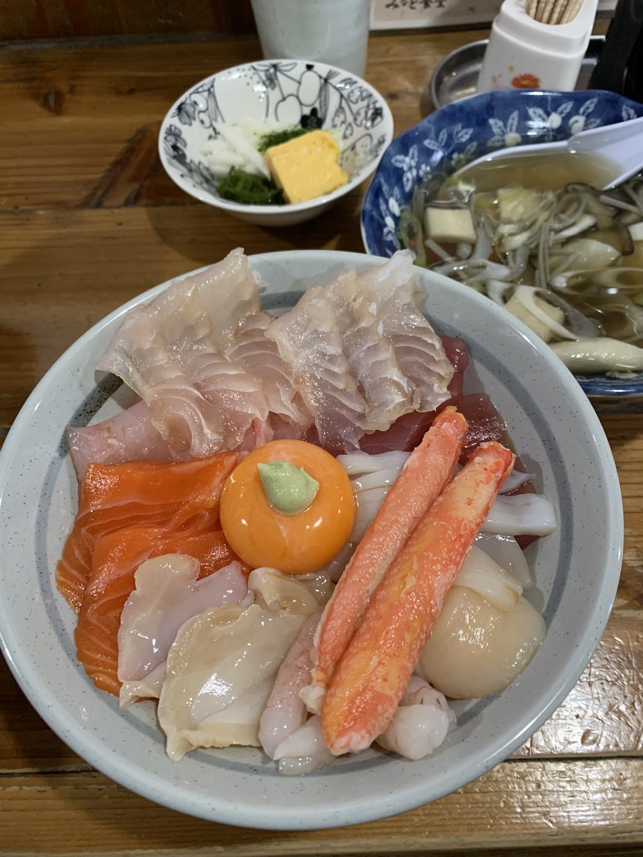 有名な漬け丼とせんべい汁を食べたので帰る