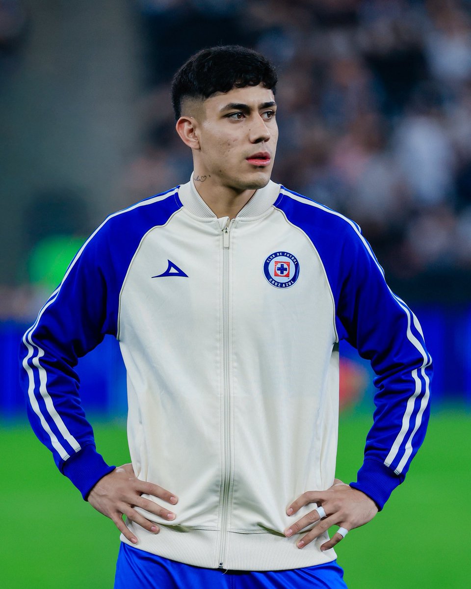 GERMAN20520's tweet photo. Venga mis Azules!! Quiero ver el valiente que quiera ganarse esta chamarra de mi @CruzAzul 
Los 50 primeros Azules que den repostear y que pongan el hashtag
#premioazul, si solo hacen uno no podrán participar.
@CruzAzul 
🙏🏼💙💙💙💙💙💙💙💙💙🙏🏼 https://t.co/7a4xWY5fPC