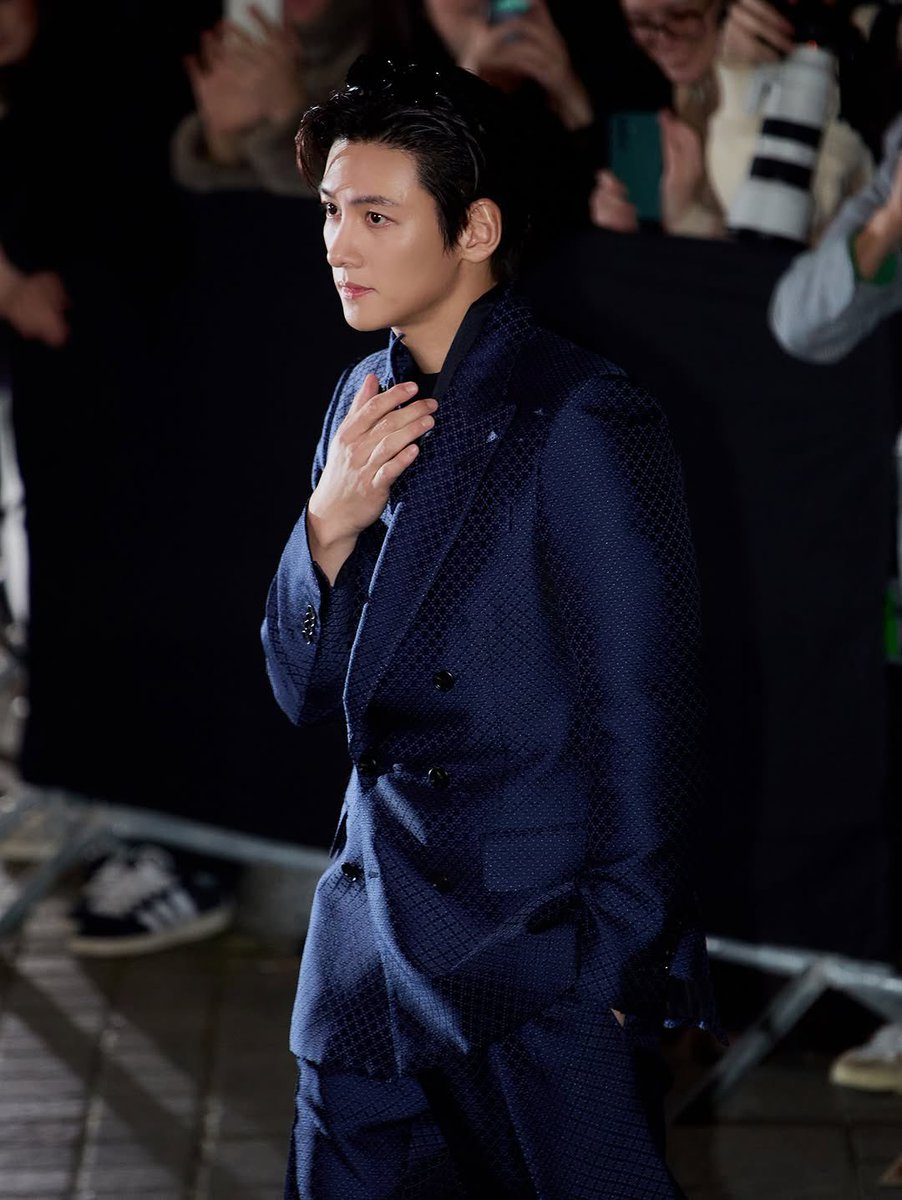 onomomcw's tweet image. 260304 임재현 포토그래퍼 인스타그램 

#지창욱 #JiChangWook #TOMFORD #TFAW26 #JiChangWookxTOMFORD #JiChangWookTFAW26

🔗 instagram.com/p/DVewgyIl1X-/