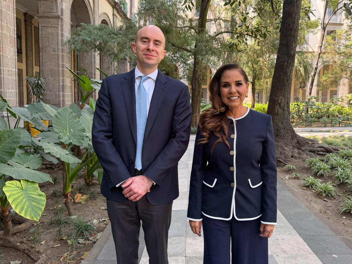 Esta tarde sostuve una reunión de trabajo con Carlos Torres Rosas, coordinador general de los Programas para el Bienestar.

Revisamos la aplicación de los diversos programas del Gobierno Federal en el Estado y su avance. Analizamos la importancia de consolidar los Programas para