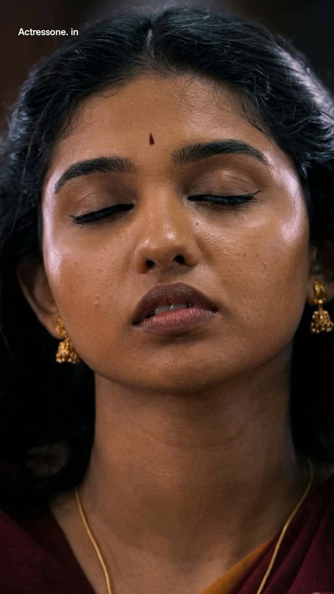 ilango6969's tweet photo. Sshshs differnce b/t expericened and fresher
Experience bi - can take any size dick and dont moan hard
Fresh - cant even take small dick without moaning hard
👇👇🍌👄👄 #cuckold #incest #pottachi #youngbull #bisucking #bilicking #bisex #actressveriyan #momson #tirshaddict https://t.co/7aR9Oysdba