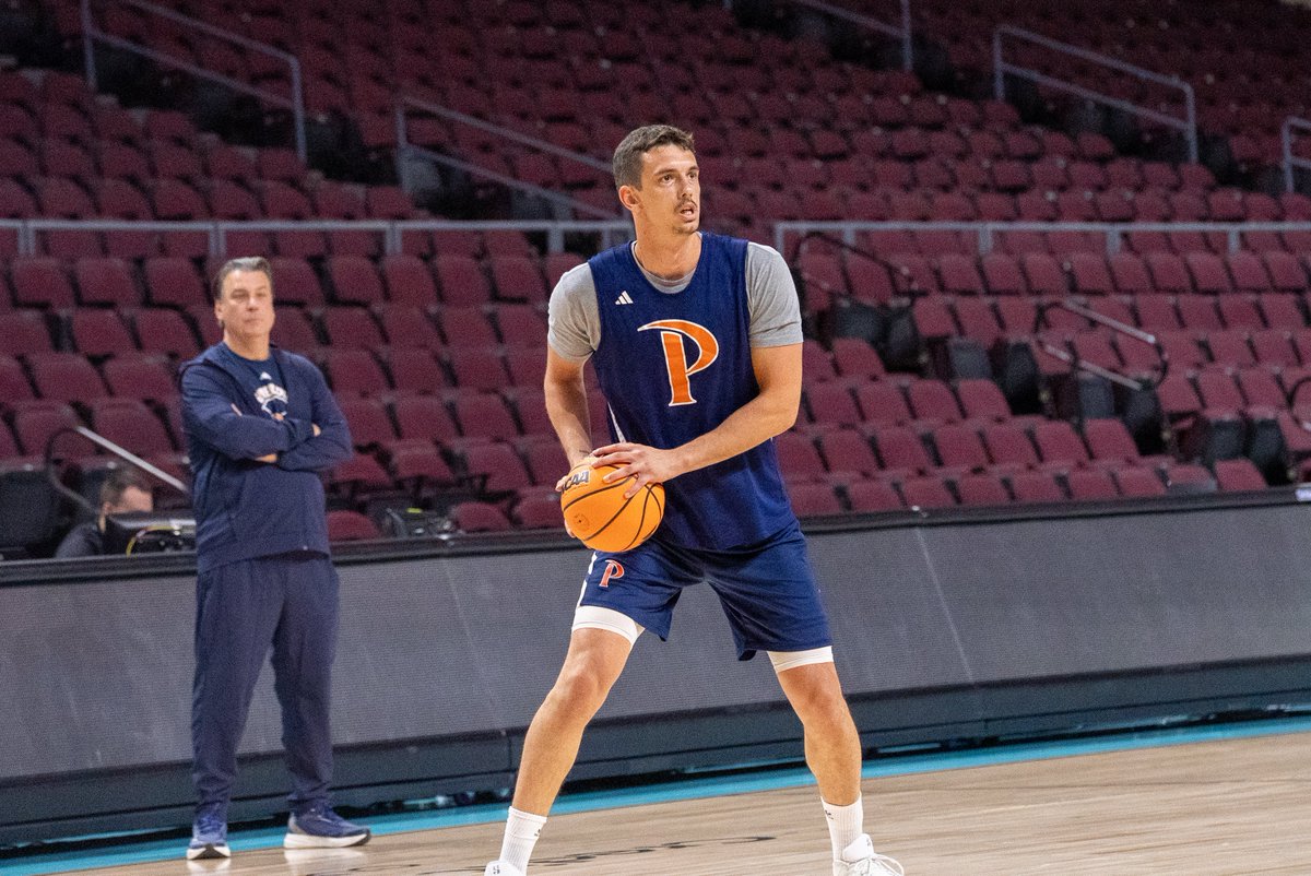 PepperdineMBB's tweet photo. 📍 On site in Vegas

#MakeWaves https://t.co/fGNz5avCJE