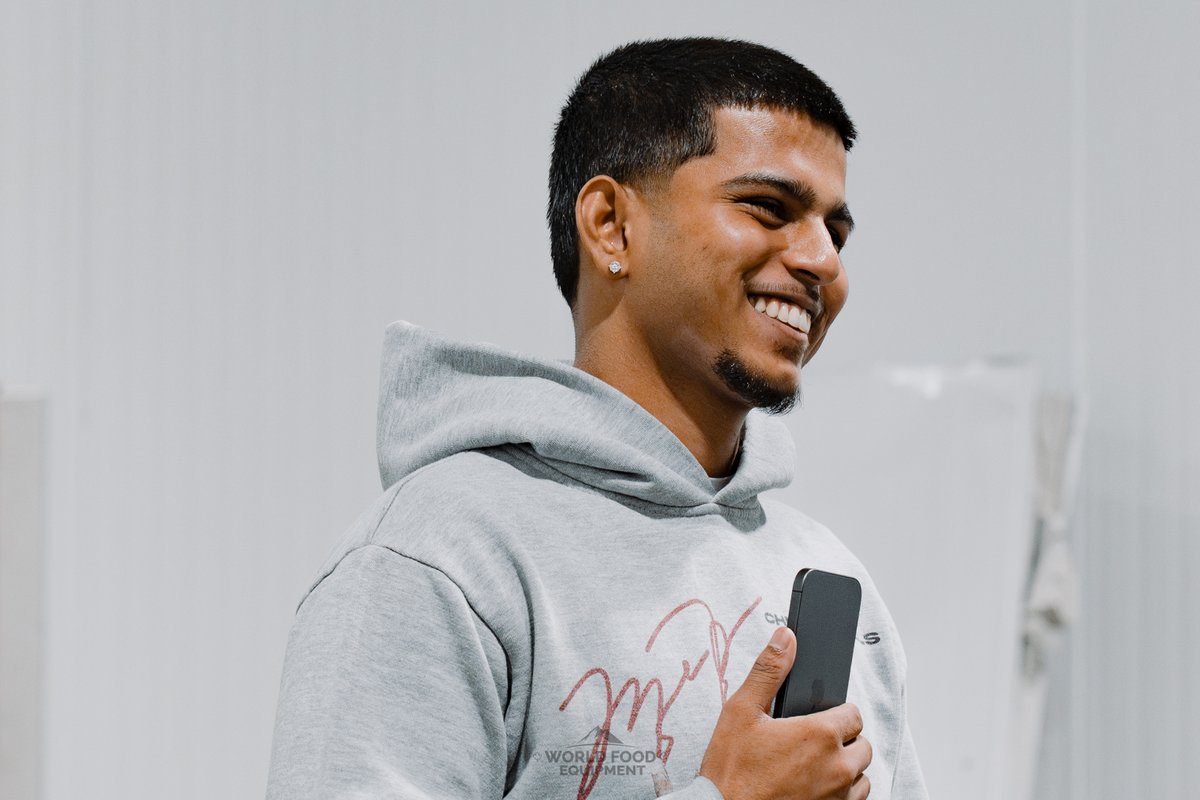 WorldFoodEquip's tweet image. This is the work you feel—tight seams, clean cuts, and sparks flying. 🛠️⚡️
Pacer Foods cold room taking shape: panels going in, structure locked, and refrigeration equipment installed to keep it running right.

#WorldFoodEquipment #ColdStorage #WalkInFreezer #WalkInCooler #4sight