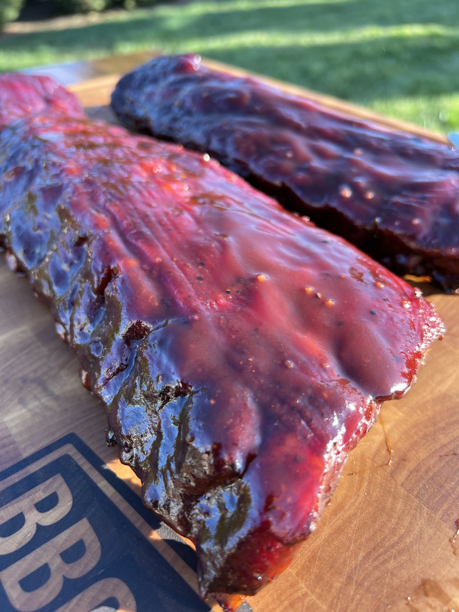bbqfriend's tweet photo. When the baby back ribs shine in the sun!

#bbq #ncbbq #babybackribs #bbqfriend https://t.co/Fc63Q3gLg8
