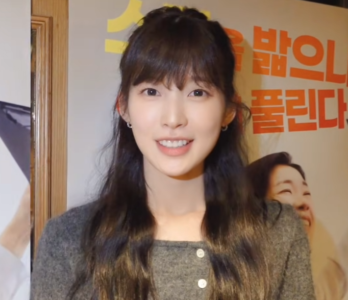 ohmykeurie's tweet photo. ugh.. why so pretty Arin? 💘
Arin with bangs really hits different https://t.co/ONgsPUGsHR