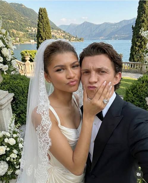After many problems in the Spiderman movie they haven't joined 
But they joined together in real life 💍
Tom Holland and Zendaya will have a joyful married life ♥️✨
