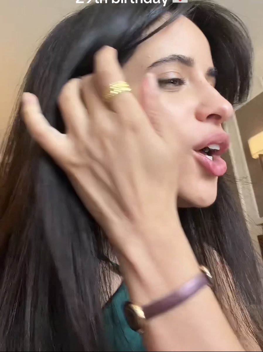 camilaswifeee's tweet photo. HER HANDS…OMG🫦 https://t.co/hDVK5zuiRM