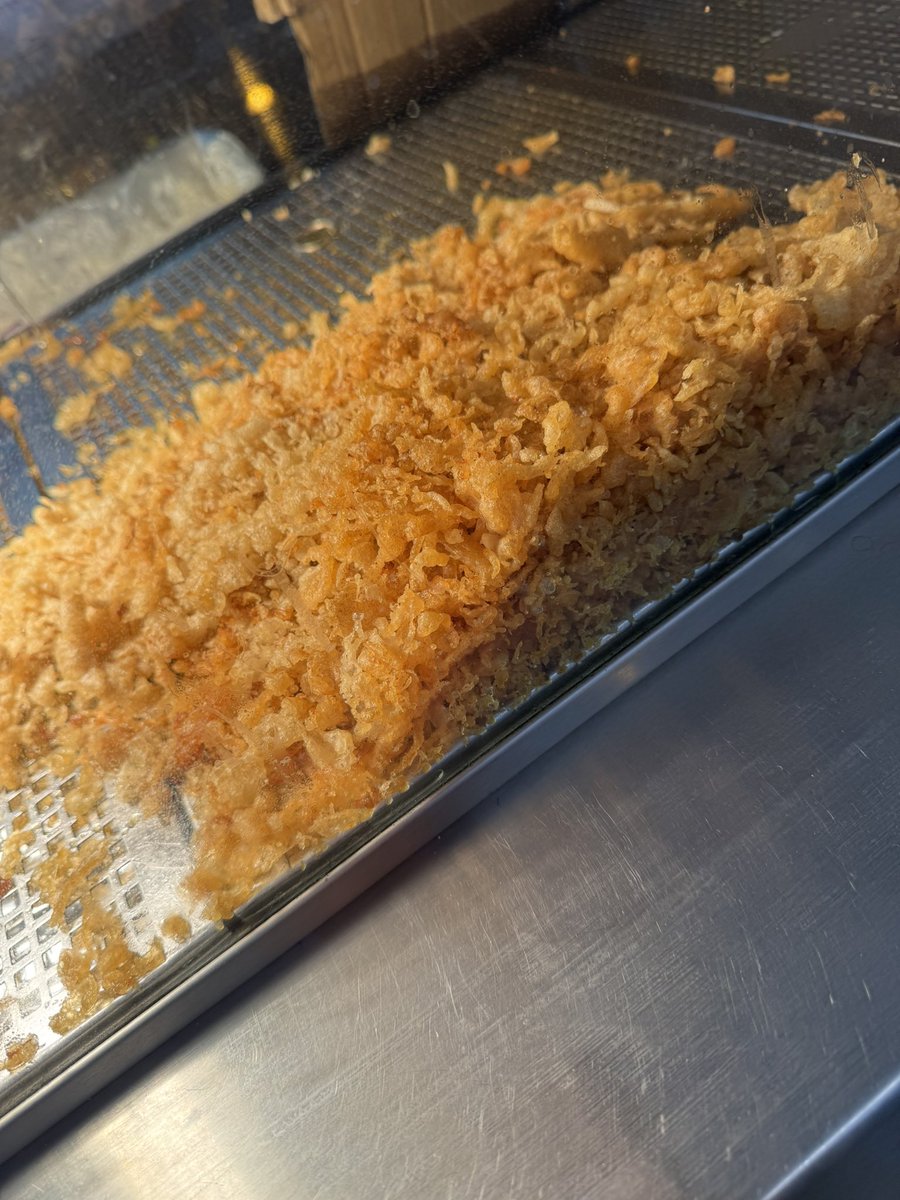 BenHalligan's tweet photo. ... it's just on the walk up to Manchester Piccadilly train station 
#PieInABarm #MushyPeas https://t.co/fjkaam9rue