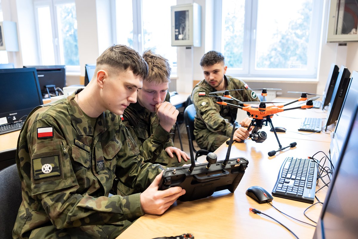 WYDZIAŁ CYBERNETYKI WAT tweet media