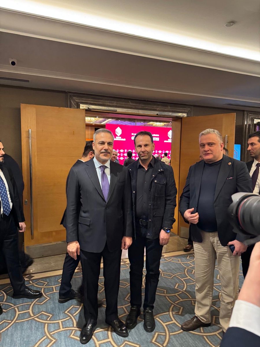 NazmiCoar2's tweet photo. Türkiye Müteahhitler Birliği başkanı sayın M. Erdal EREN’in organize etmiş olduğu ve Türkiye Cumhuriyeti Dışişleri Bakanımız sayın Hakan FİDAN’ın teşrifleri ile bir araya gelmenin mutluluğunu ve gururunu yaşadık. https://t.co/5UKc8Sz2Fo