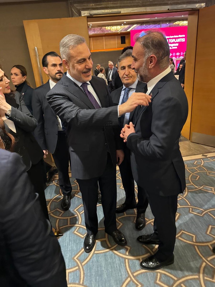 NazmiCoar2's tweet photo. Türkiye Müteahhitler Birliği başkanı sayın M. Erdal EREN’in organize etmiş olduğu ve Türkiye Cumhuriyeti Dışişleri Bakanımız sayın Hakan FİDAN’ın teşrifleri ile bir araya gelmenin mutluluğunu ve gururunu yaşadık. https://t.co/5UKc8Sz2Fo