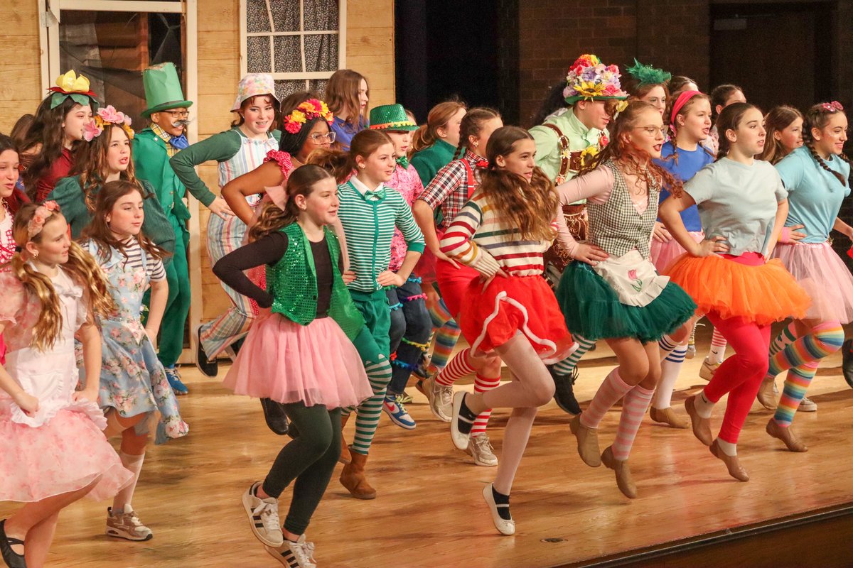 UpperMorelandSD's tweet photo. Primary School students got a special preview of the UMMS spring musical, The Wizard of Oz! 🌈

See the show March 5–7 at 6:30 PM at Upper Moreland Middle School.
🎟 $8 lower / $6 upper (cash only, sold at the door)

✨ All are welcome—come support our talented students! #UMProud https://t.co/OOa2MNfqfa