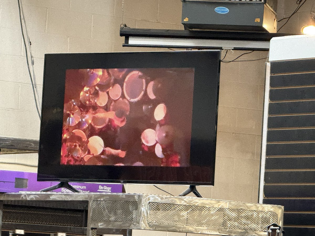 Rush74Kyle's tweet photo. Happy Willowdale Wednesday!! Playing the boys on the big tv at the store today! @rushtheband #SnakesAndArrows tour #Rushfamily @vivien2112 @BWieds @newworldrushman https://t.co/F7B06k9aCi