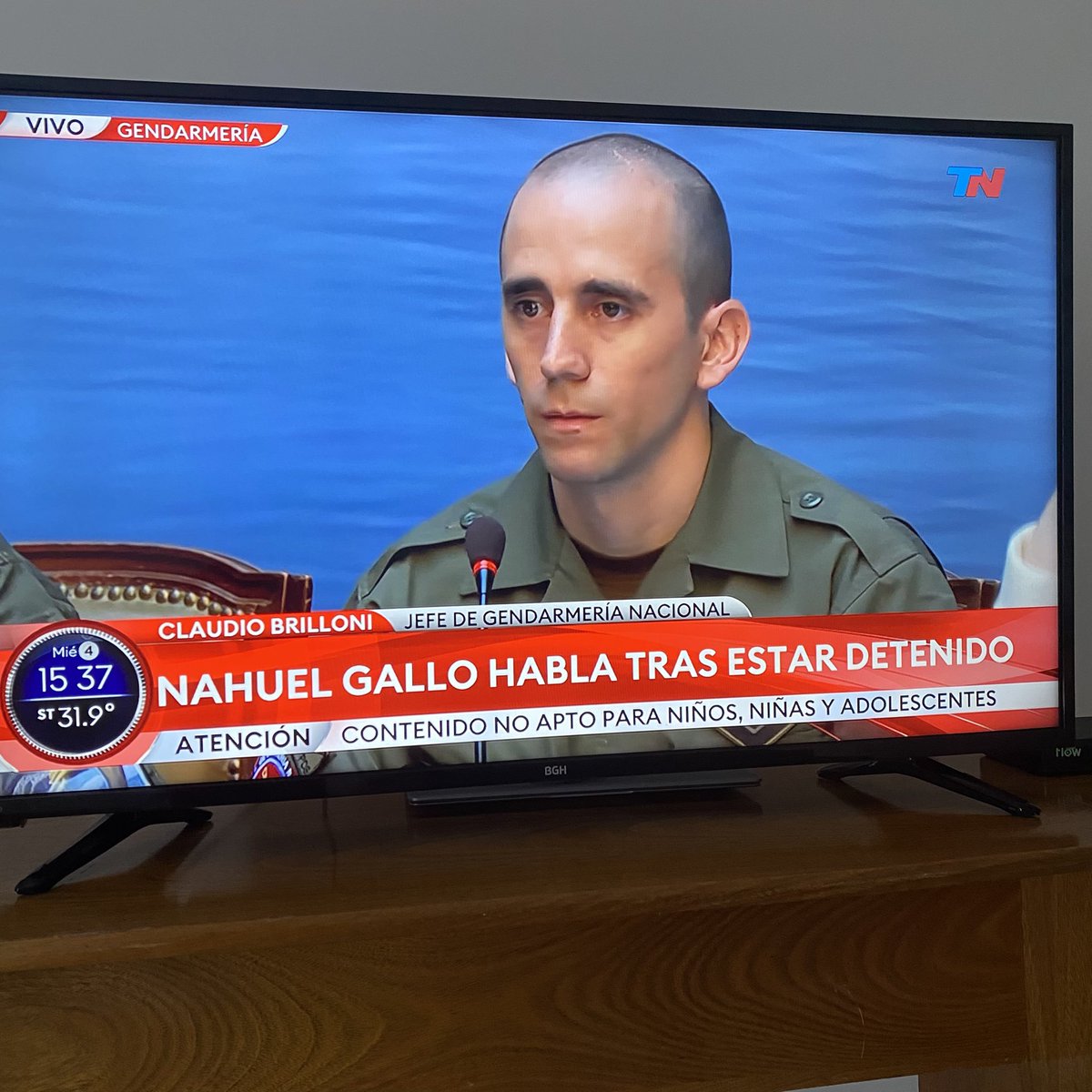 Nahuel Gallo habla desde su verdad, desde lo que vivió en carne propia. Nadie tiene derecho a minimizar su palabra, un dolor que no conocen. Nadie puede imaginar el infierno que atravesó en esas celdas de El Rodeo I, donde pasó 448 días aislado, incomunicado, arrancado de su vida