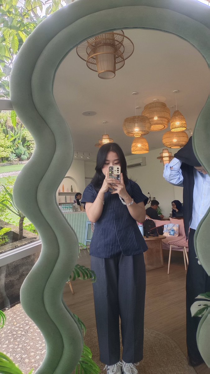 911byci's tweet photo. GUYS AKU NEMU KEMEJA YG LUCUUU BGT COCOK BUAT NGAMPUS ATAU KERJA, ++++ nya adalah dia FITTED di badanku yg mungiel and petite enih 🥺🤍

sung ajah link nyaw : 
https://t.co/TyBmASjub3 https://t.co/UPrqxHy1zo