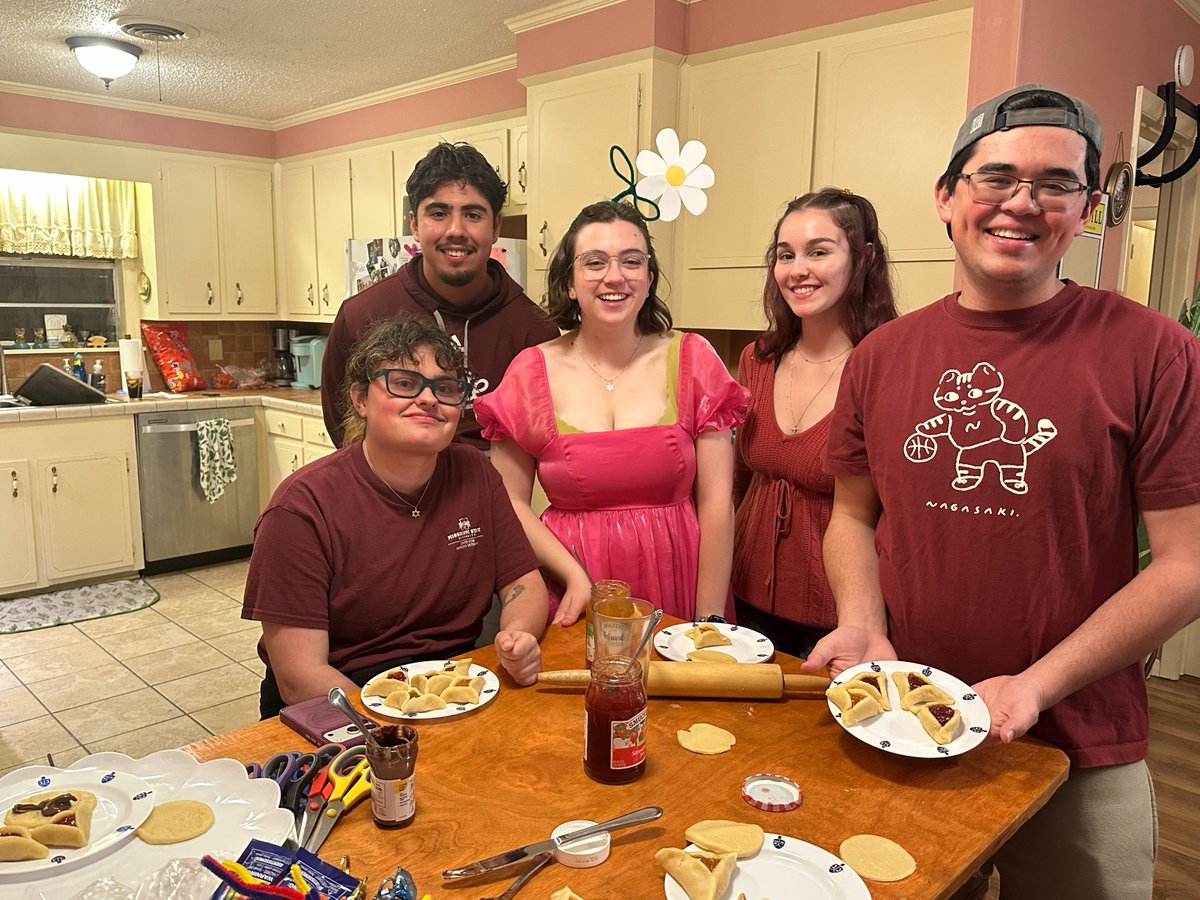 MsStateHillel's tweet photo. Purim Party!! We sang karaoke, made arts and crafts, played games, and made Hamantaschen! https://t.co/qFLKRGilbD