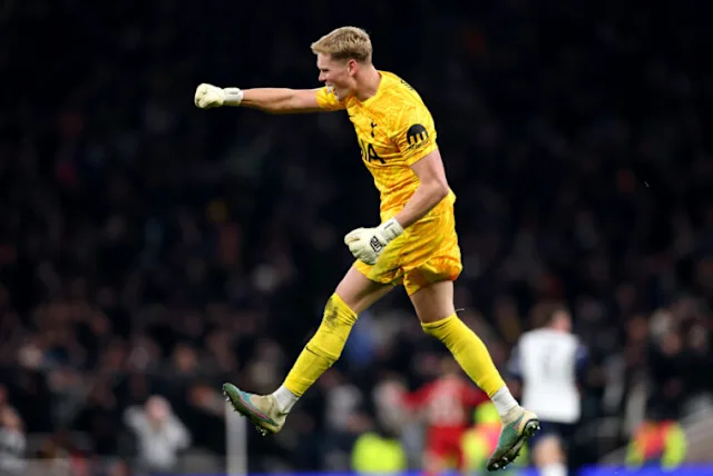 If Kinsky starts tomorrow, I'll change my profile picture to anything for a week.

Never ever he is dropping the Goat Vicario.