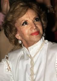 Cuauhtemoc_1521's tweet photo. Hoy lamentamos la partida de Ana Luisa Peluffo, icónica actriz mexicana nacida el 9 de octubre de 1929 en Querétaro, quien falleció este 4 de marzo de 2026 a los 96 años en su rancho de Tepatitlán de Morelos, Jalisco.  Pionera del Cine de Oro, debutó en 1948 y se convirtió en la primera en realizar un desnudo en el cine nacional con La fuerza del deseo (1955), generando controversia pero abriendo caminos.  Participó en más de 200 películas y telenovelas, destacando en Perro callejero (1978), Pedro Navaja (1984), Marimar (1994) y Contra viento y marea (2005).  Su legado transgresor y versátil en comedias, melodramas y roles audaces perdurará. Descanse en paz. #AnaLuisaPeluffo #CineMexicano