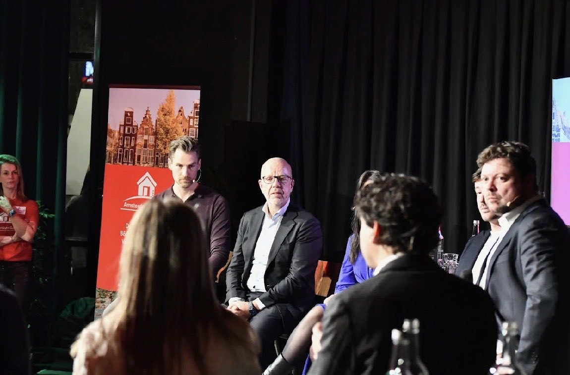 Hoe houden we Amsterdam leefbaar én gastvrij?
Die vraag stond centraal tijdens Het Grote Toerisme Debat dat wij organiseerden. Acht (kandidaat-)raadsleden gingen met elkaar in gesprek over de toekomst van toerisme in onze stad. #Amsterdam #toerisme 1/5