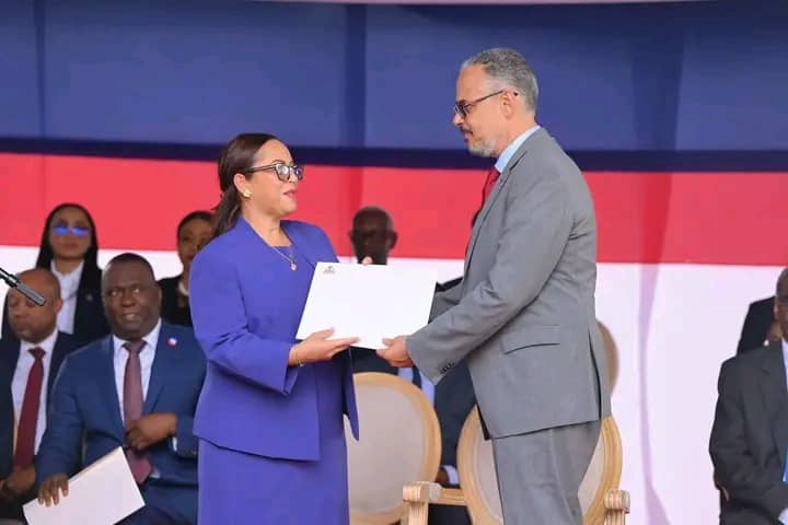 AmbHaitiBahamas's tweet photo. L’Ambassade de la République d’Haïti aux Bahamas adresse ses chaleureuses félicitations à Mme Raina Forbin pour sa nomination au poste de Ministre des Affaires étrangères et des Cultes.

Nous lui souhaitons plein succès dans l’accomplissement de sa mission au service de la diplomatie haïtienne et des intérêts supérieurs de la Nation. 🇭🇹 #RainaForbin @MAE_Haiti @AmbHaitiBahamas @Bonhommejovens