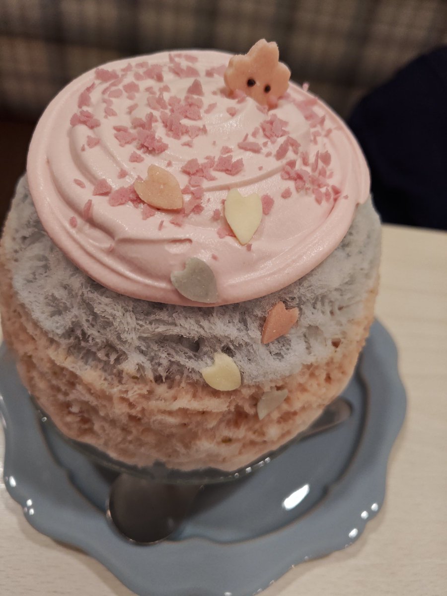 miichiai0419's tweet image. 桜チョコミント🌸♡
またしても大好きな組み合わせ♡
優しいミントにあとから桜の香りがふわっとして見た目もかわいい😂

#かき氷 #氷活 #CUPS #チョコミント #桜チョコミント #チョコミントかき氷