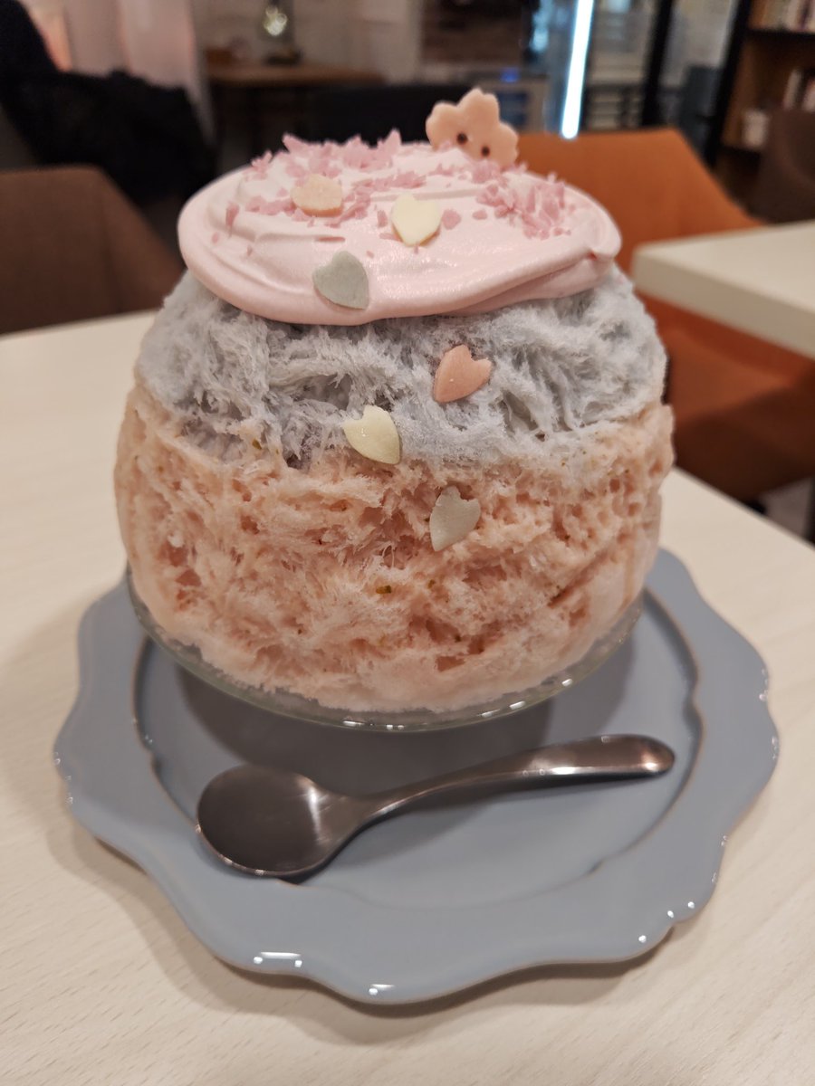 miichiai0419's tweet image. 桜チョコミント🌸♡
またしても大好きな組み合わせ♡
優しいミントにあとから桜の香りがふわっとして見た目もかわいい😂

#かき氷 #氷活 #CUPS #チョコミント #桜チョコミント #チョコミントかき氷