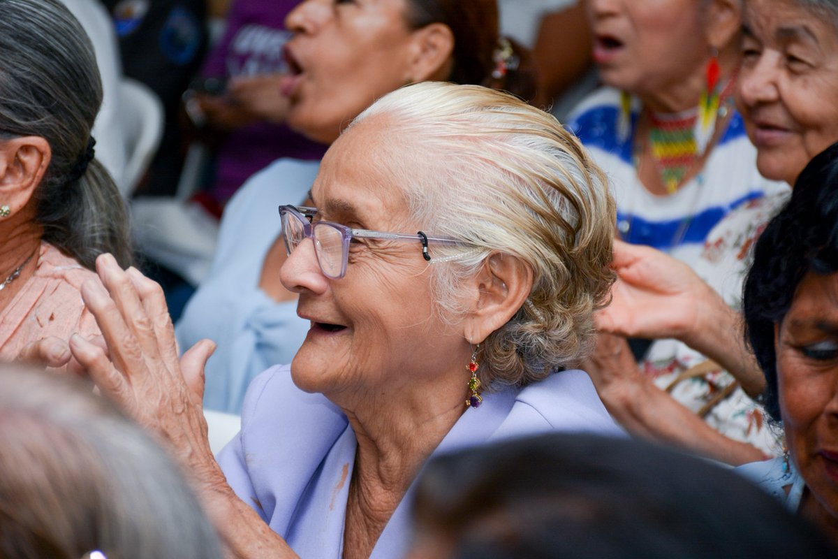 lorenaaranaluna's tweet photo. Celebramos anticipadamente el Día de la Mujer junto al Gobernador y autoridades de Los Ríos. Desde el @DHumanoEc destacamos que todos los días son el Día de la Mujer, por su aporte a la sociedad y la familia. Para el presidente @DanielNoboaOk y la ministra @zaidarovira son clave https://t.co/sXCzVjUDou