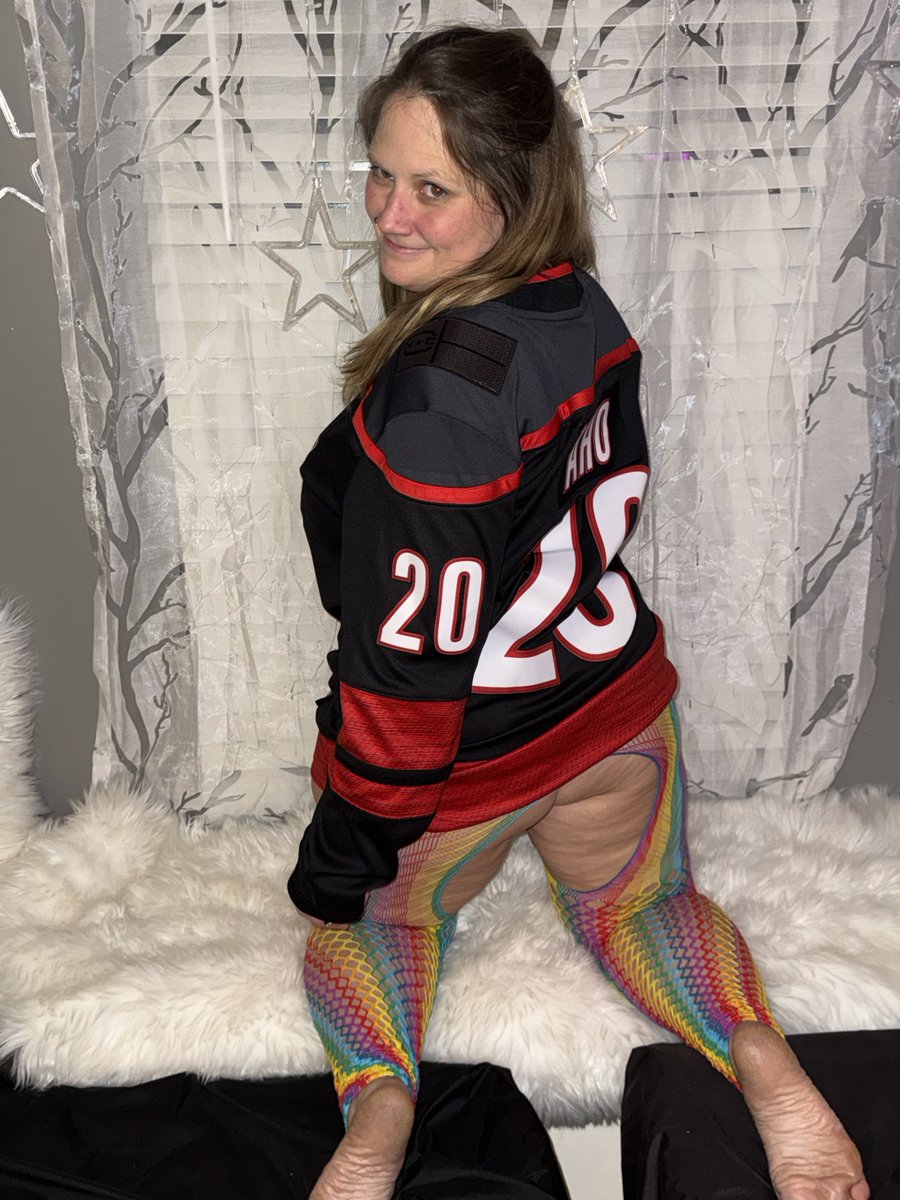 Hotmomboss's tweet photo. Happy Hump Day! Go check out my newest profile! More insight for my fans! https://t.co/4rfBwkRcKr https://t.co/PPz6S1NmhM