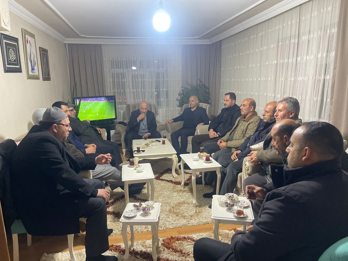 ResulcanAkgn1's tweet photo. İlçe Başkanımız sn @cengizaltin1071, yönetim kurulu üyeleri ve Belediye Meclis üyeleri hane ziyaretlerine devam ediyoruz. https://t.co/7Nc3vdLHkp