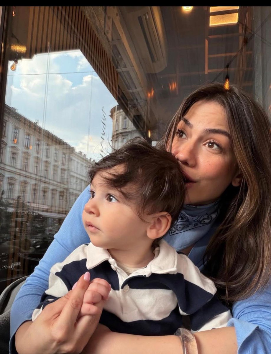 O gözlerdeki sevgi... Çok güzeller❤️❤️⁦<a href="/dmtzdmr/">Demet Özdemir</a>⁩