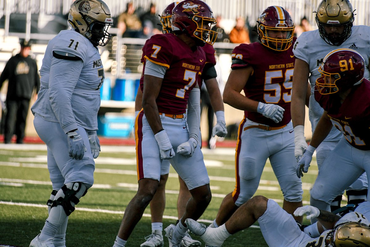 Northern State Football🐺 🏈 tweet media