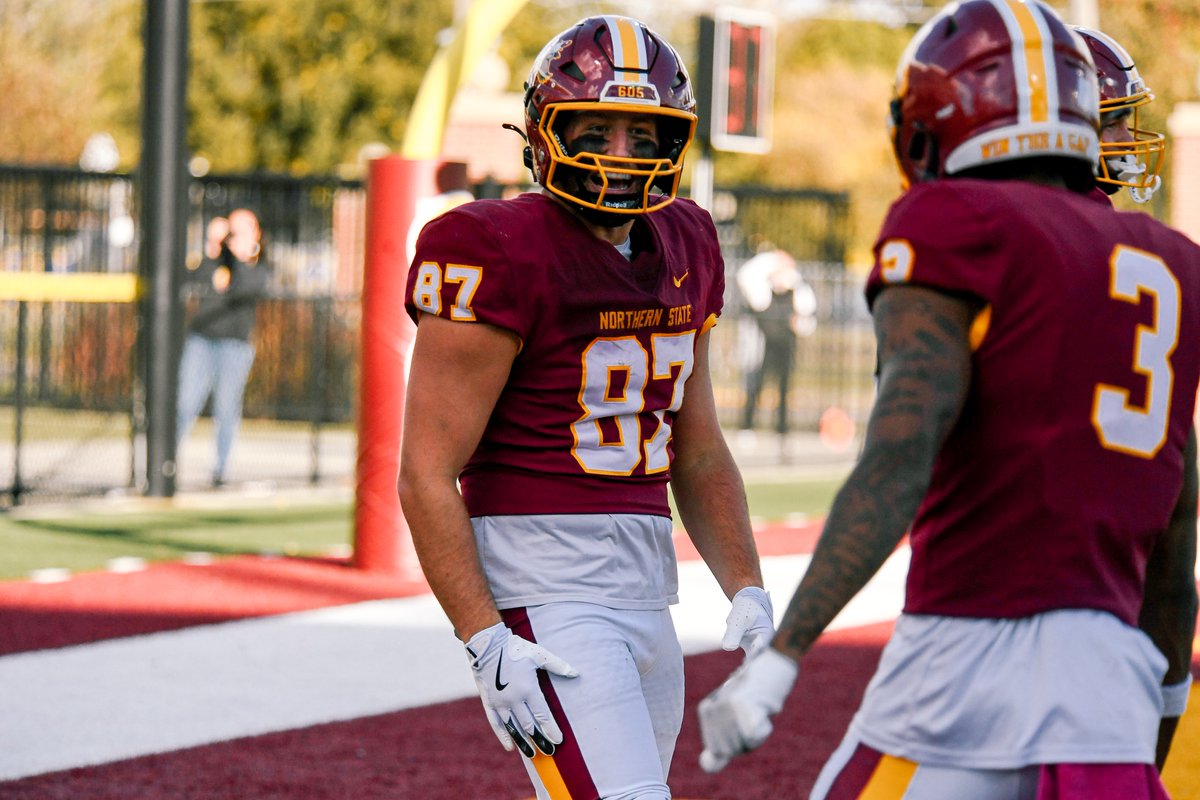 Northern State Football🐺 🏈 tweet media