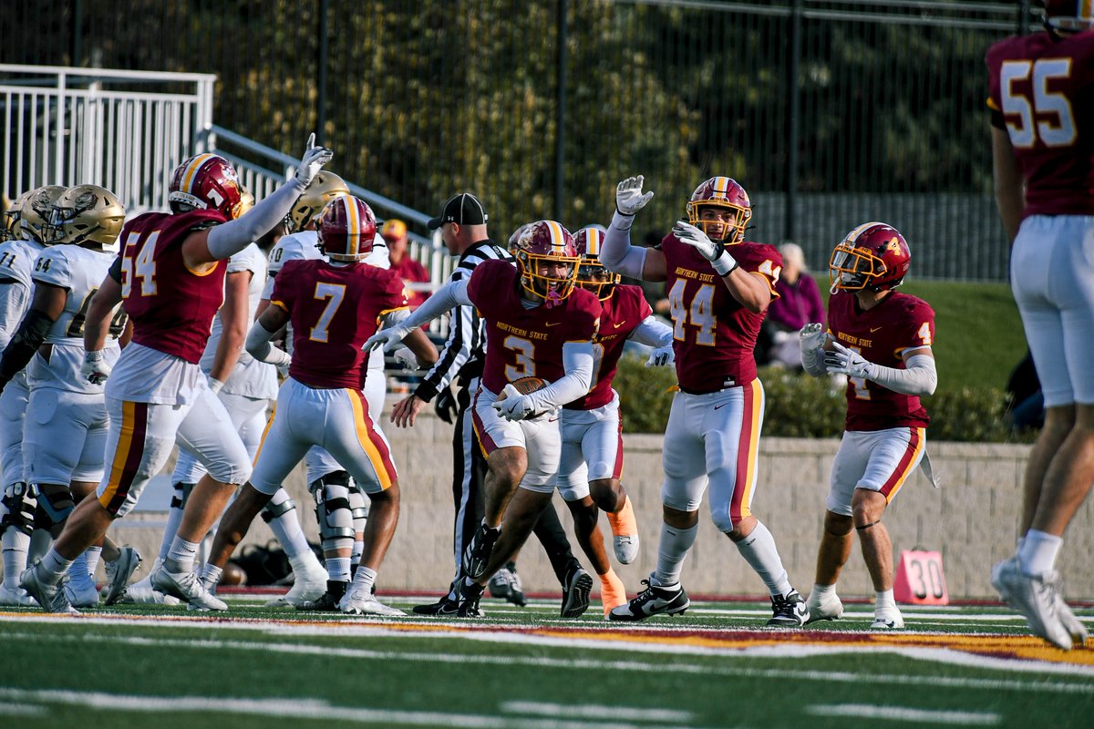 Northern State Football🐺 🏈 tweet media