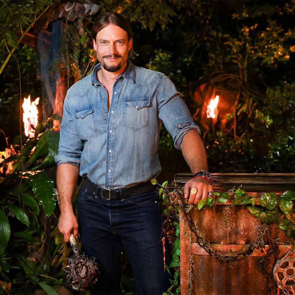 baIIsmashers's tweet photo. no shade but he’s literally the worst host on a reality show since Rita Ora https://t.co/Hdhbv0Gg5h
